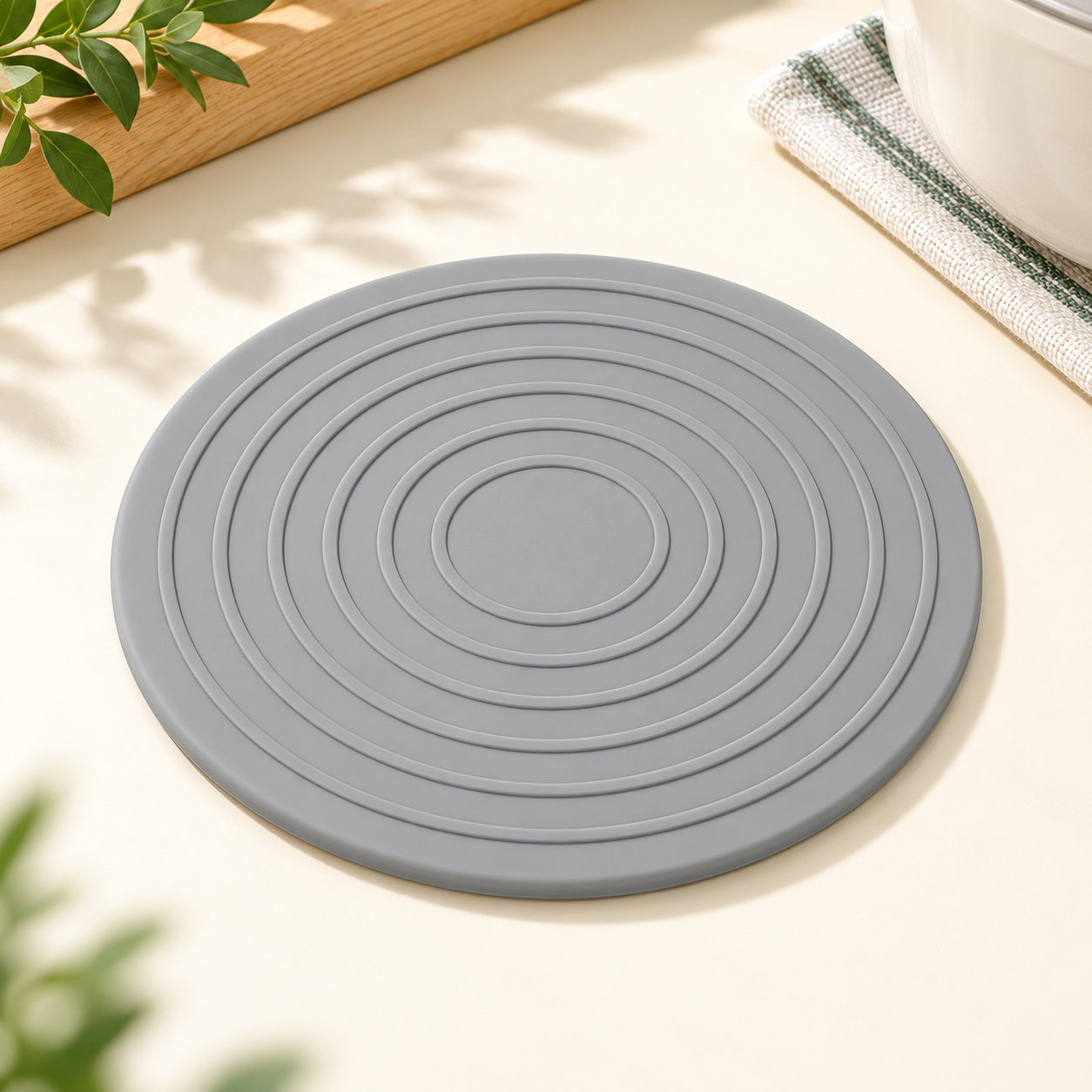 Plain round nonmagnetic silicone trivet